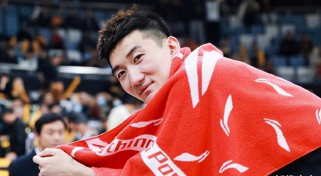 孙铭徽狂轰40分14助3断,听听媒体是怎么夸的?_比赛_时刻_上海队