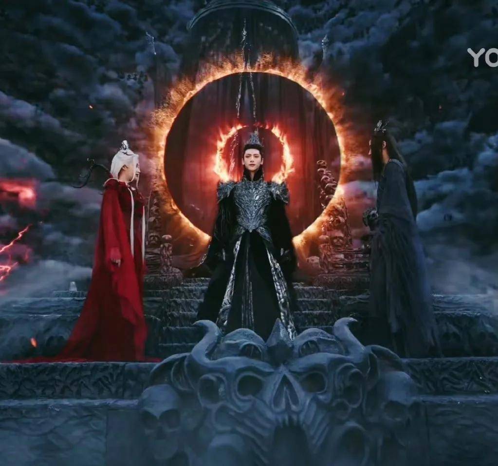 但不至于瘦成这样吧,罗云熙的脸真的太瘦了,好像修图了一样,看起来很