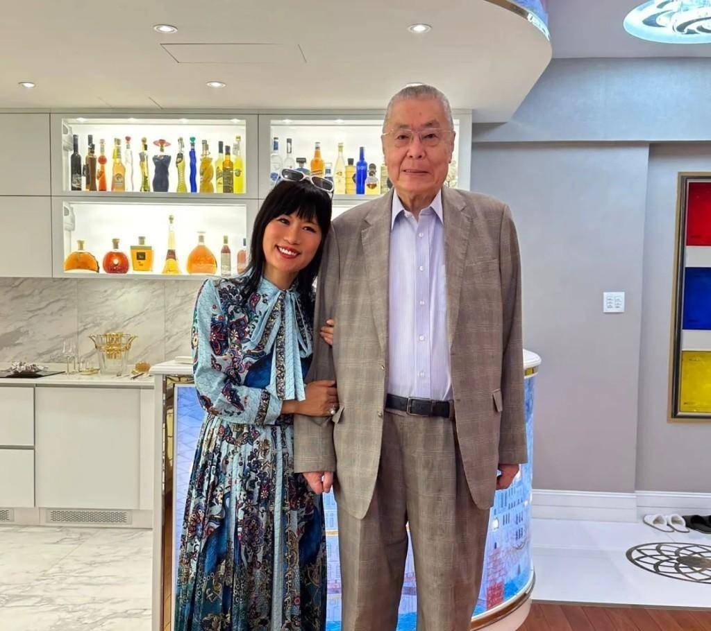 47岁妻子产后腹部臃肿,豪宅大如宫殿_钢琴_叶向真_父亲