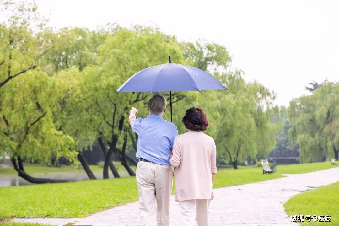 (圖片來源:攝圖網)慢搖人生的初夏驚雷我的父親今年73歲,是個典型的