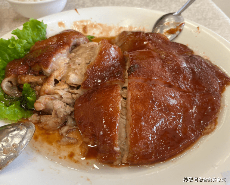 鸿宴肘子,这道享有盛誉的河北唐山传统名菜,堪称"唐山第一佳肴",也被