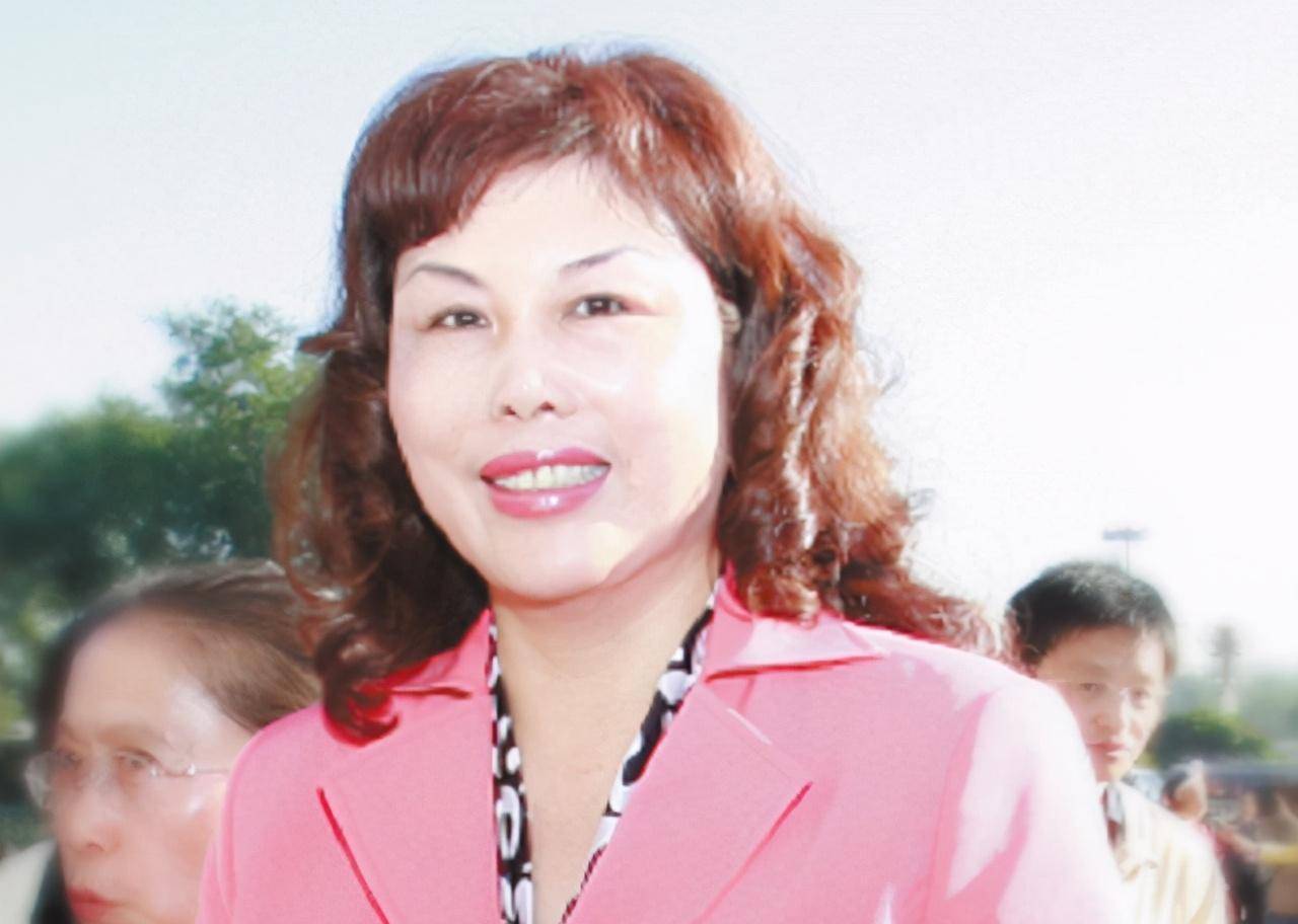 陈爱莲:当年的拖拉机少女成千亿老总,购百辆宝马送员工_女子_创业