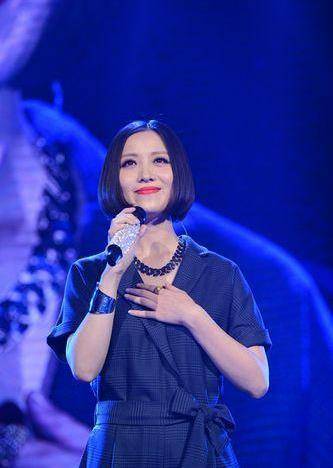 节目的一大遗憾,就是没能把她请上舞台,让病魔抢先一步_姚贝娜_刘欢