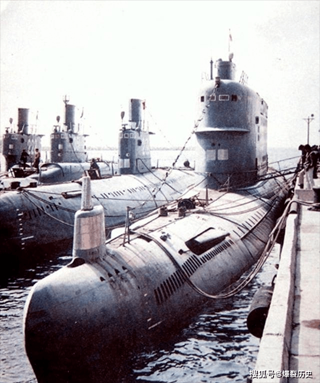 中国海军第一艘弹道导弹潜艇:031型潜艇,太平洋上掀"巨浪"