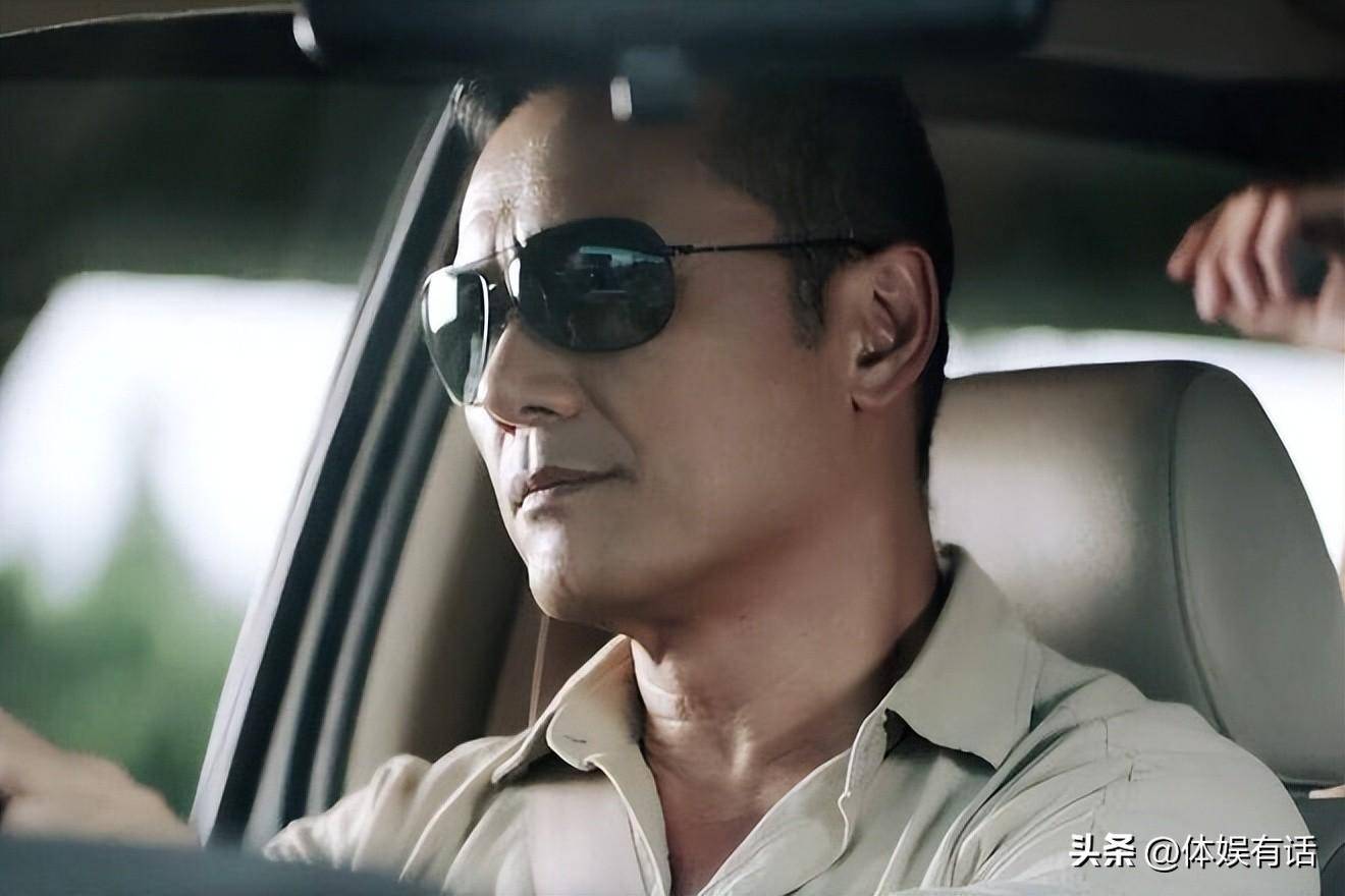 国内捞钱国外花,这7位知名明星移居国外,住豪宅开豪车_苗侨伟_女儿