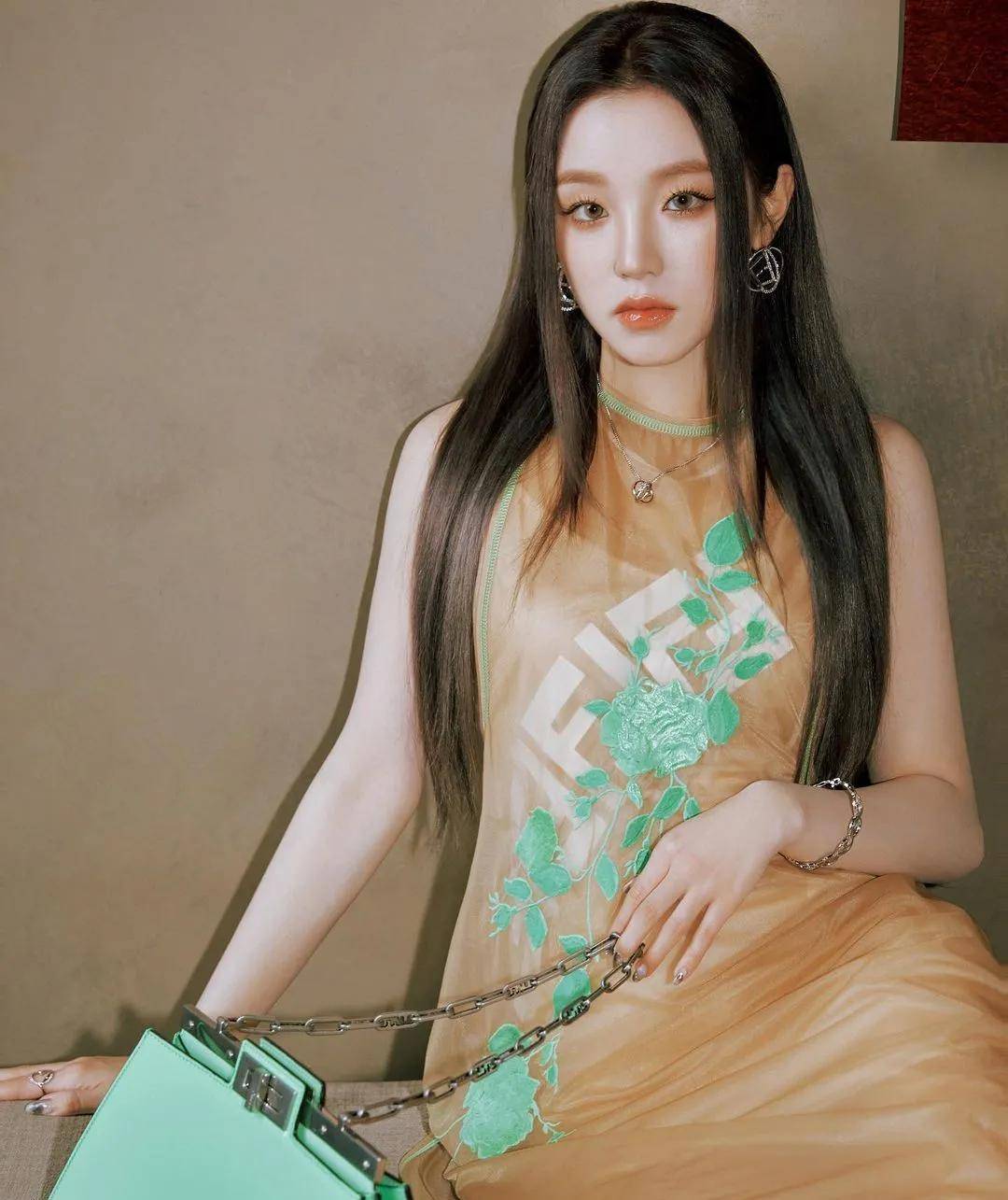 蔡徐坤 肖战 程潇 宋雨琦 刘涛 张嘉倪等米兰时装周秀场造型 时尚感绝