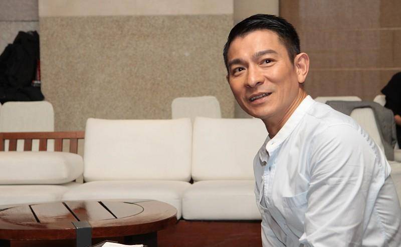 刘德华谈演戏,自己天赋并不高,还被前辈批评过_新人_幸运_压力