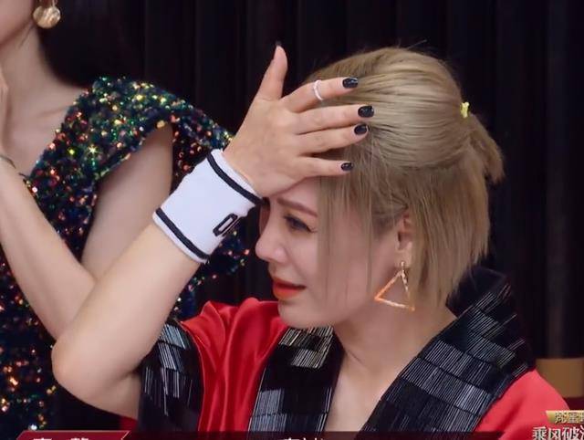 选人之后,那场她跟郑希怡两人的私下对话,坦荡自己的私心,坦承自己