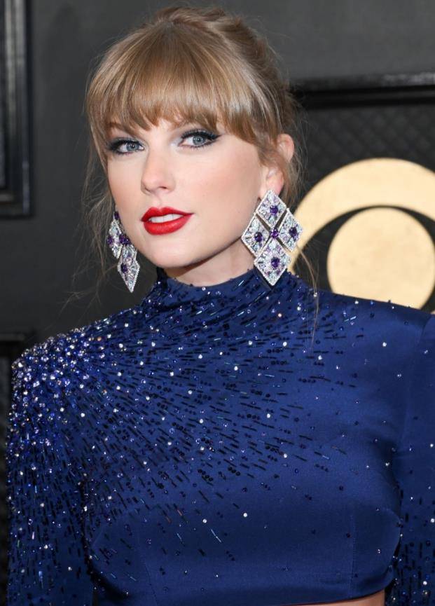 深v连身裤,鱼子酱造型,女星抱怨腋窝不雅_网友_lizzo_阿黛尔