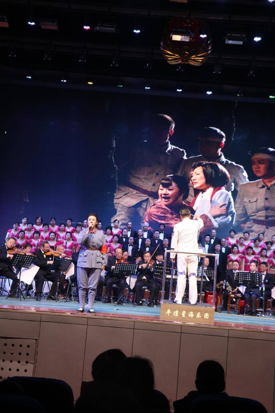 "文化活动进军营 双拥共建谱新篇" 2024迎新年文艺晚会举行_崆峒区