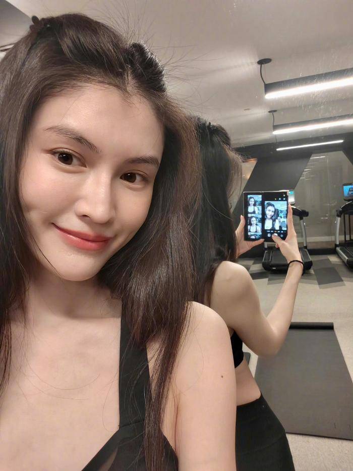 其实,陈伟霆今年36岁,何穗也32岁了,两人都到了适婚年龄,郎才女貌的