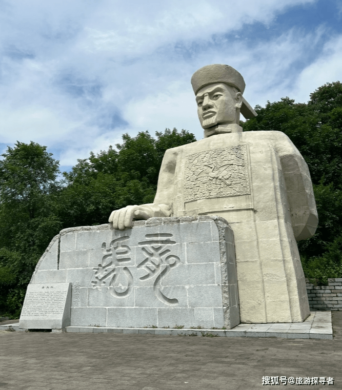 是因为当年为讨回这片领土的清朝官员吴大澂于谈判期间曾多次书写"龙"