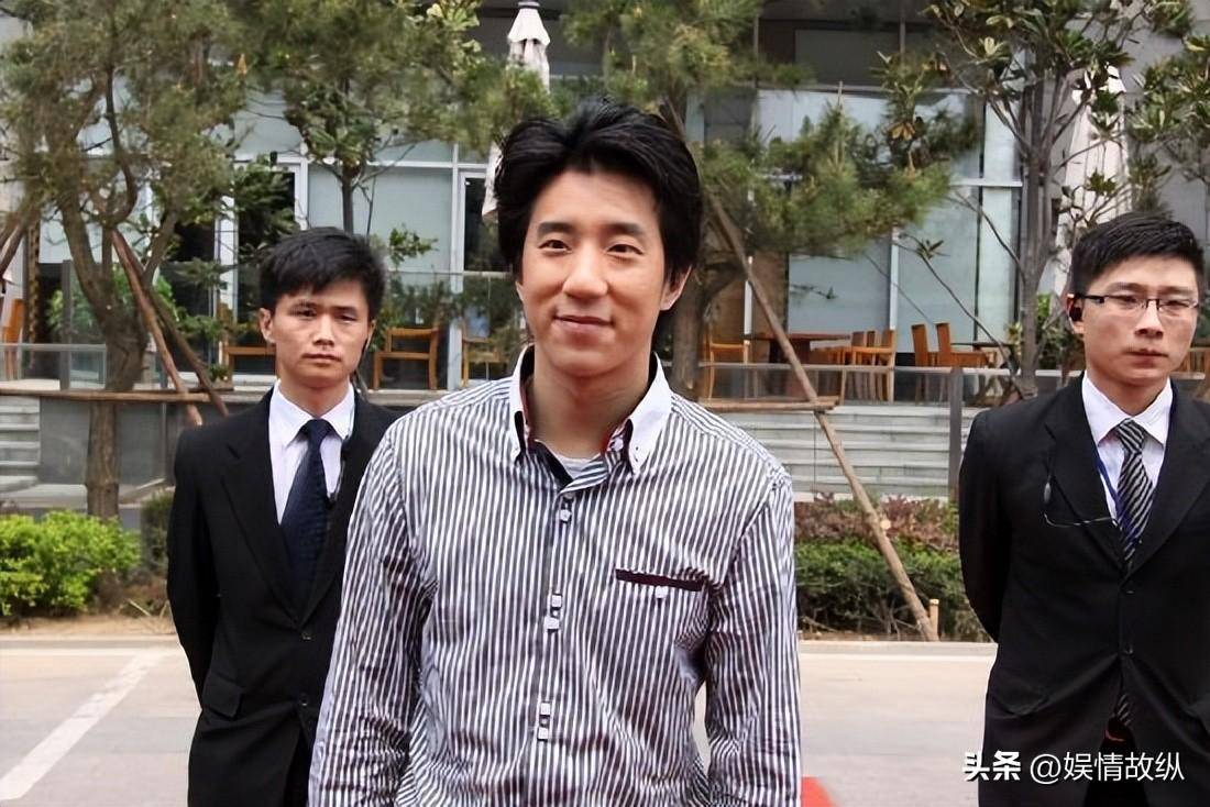 房祖名眼看拍戏不行那有开始改行当导演,并且还拍摄了《北京爱情图鉴