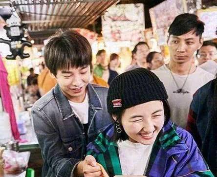 彭昱畅公开恋情后,张子枫更博,看到她评论区,忍不住露出姨母笑_彭彭