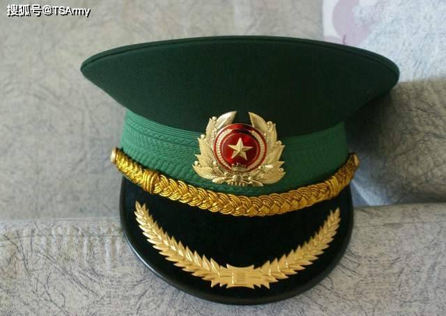 世界十个国家的军用大檐帽,朝鲜和俄罗斯的最浮夸_装饰_遮阳板_士兵