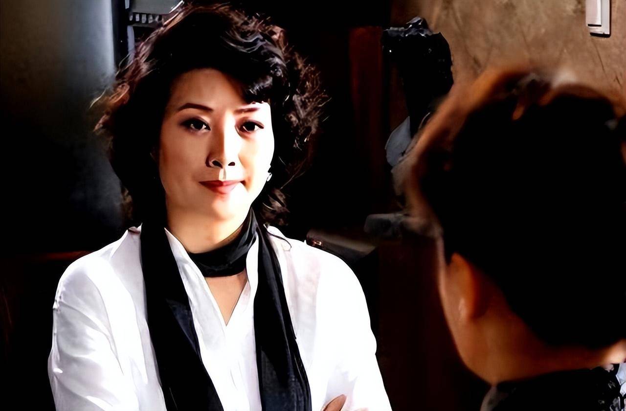 "优秀演员"王静:长相好演技好,60岁的她婚姻依旧成谜_母亲_人生_命运