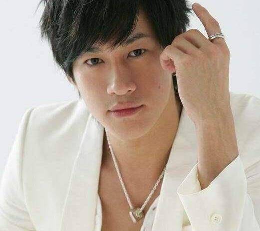 原创何润东老婆太迷人!网友:怪不得不舍得拿出来_妻子_感情_照片