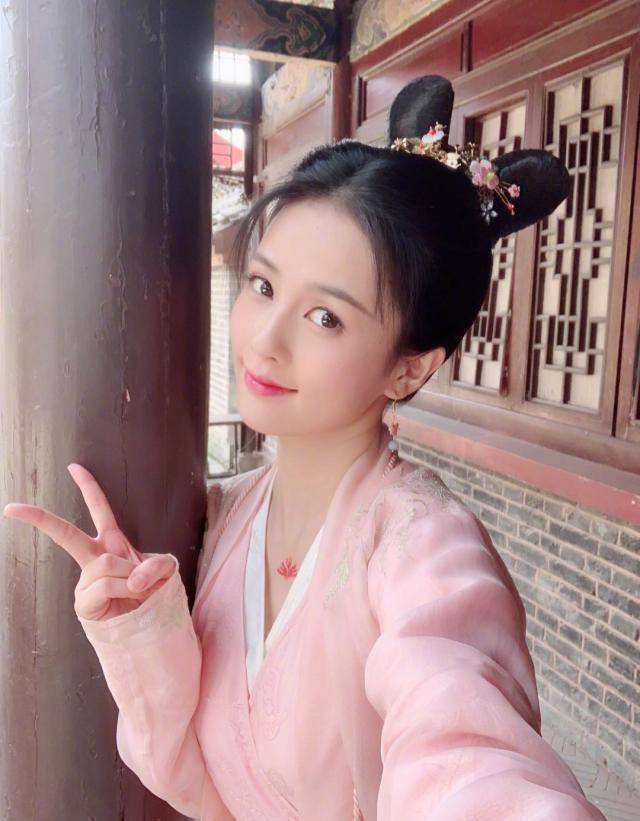 《九流霸主》蓄势待发,白鹿再现甜美古装,搭档新男主又虐又甜_赖艺
