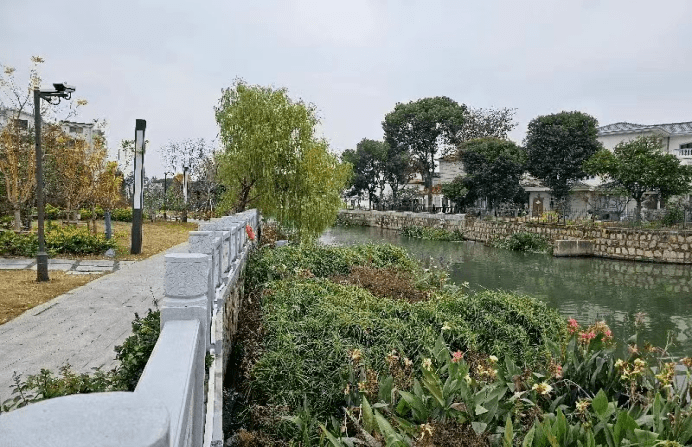 位於黃埭鎮集鎮區的金家浜,是一條村級河道,南起潘陽港,北至春豐路