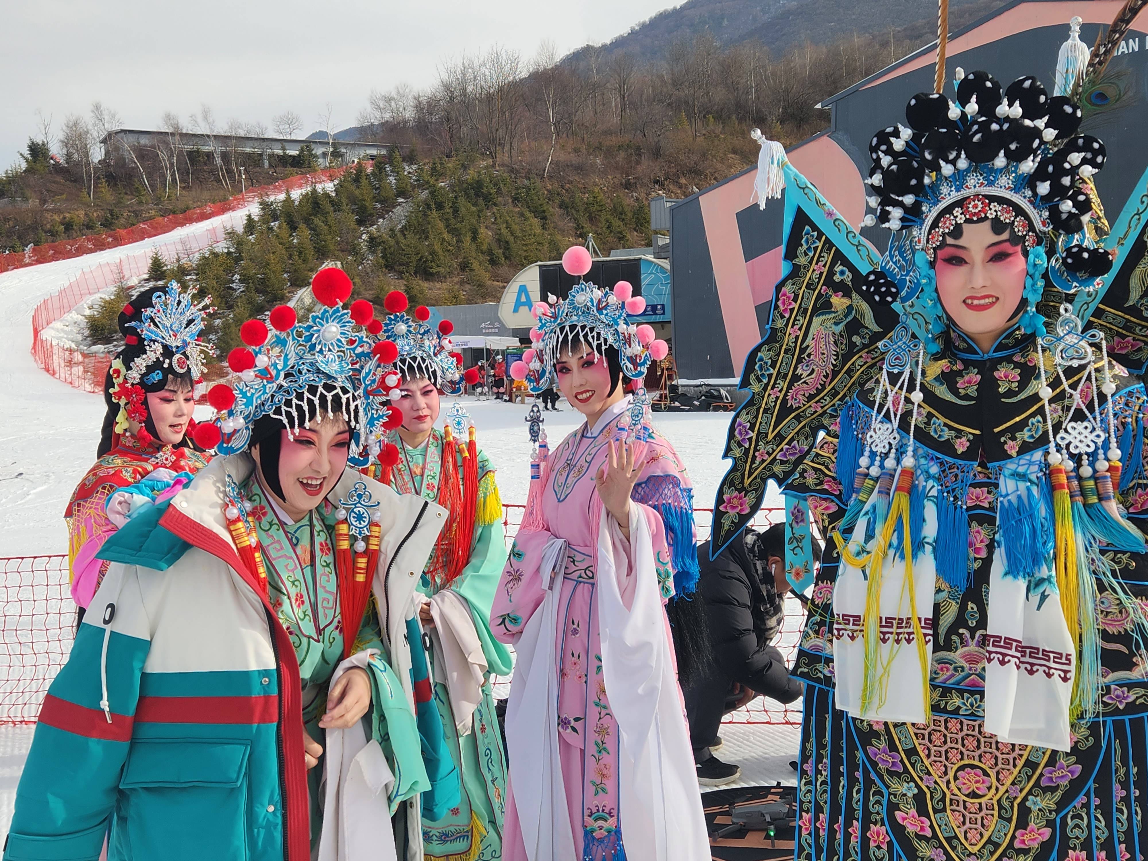 宝鸡市太白县冰雪旅游季启动仪式暨全国冬季"村晚"塘口村示范展演活动