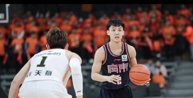 37岁老将威姆斯助广东双星获胜,打造火爆进攻_胡明轩_徐杰_比赛