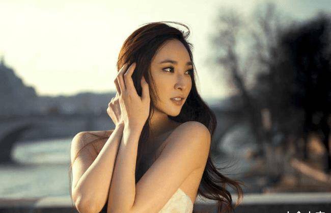 吴佩慈拥有全能的文艺才华,更有极致的外在美貌,而且善良聪慧