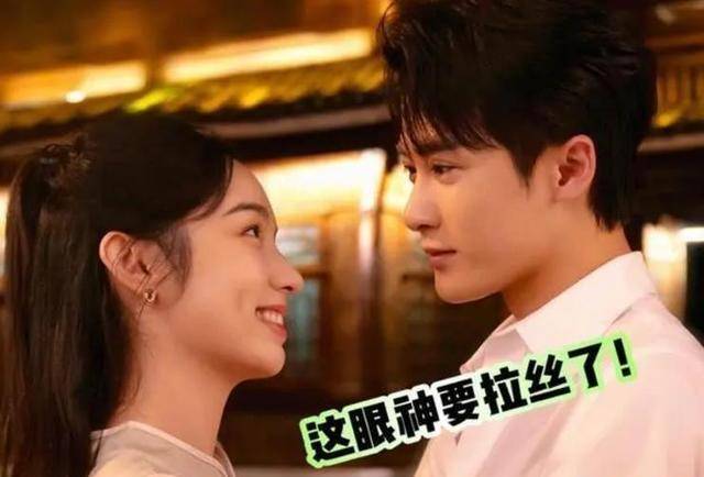 檀健次和经纪人聚餐,酒后搂肩太暧昧,多次和异性无边界感引争议_女子