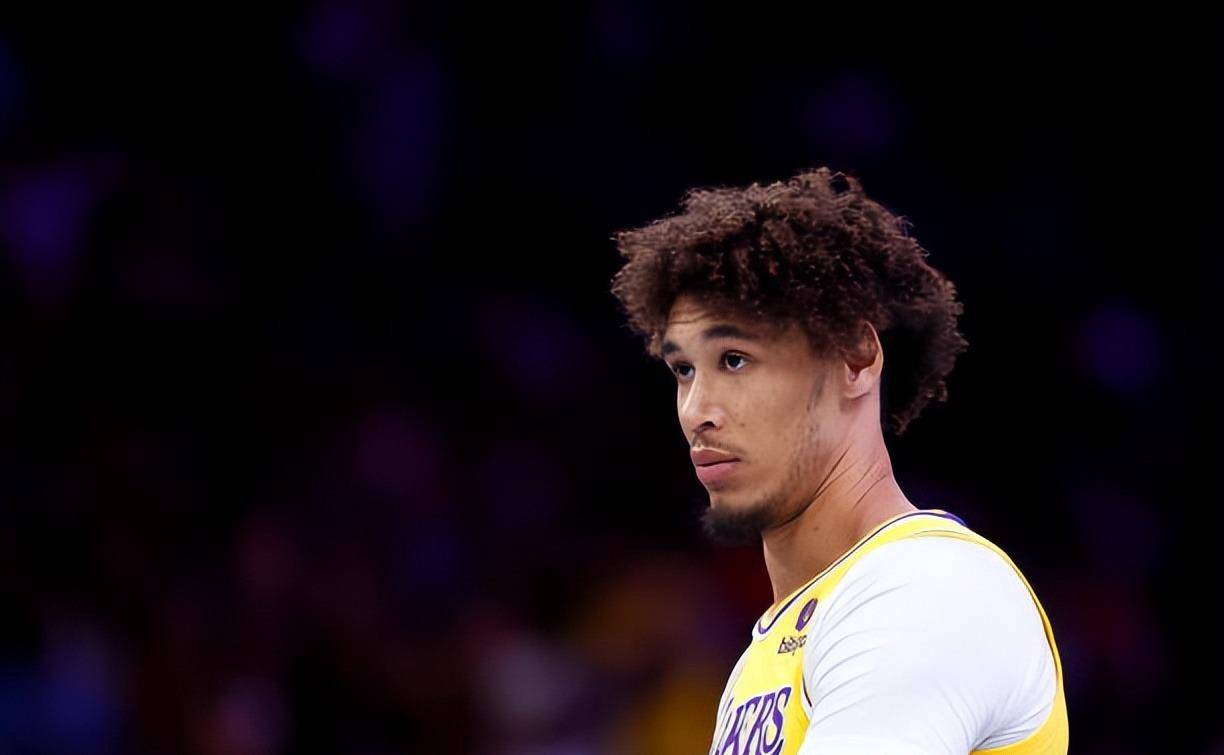 球星贾克森海斯(jaxsonhayes)在比赛最后时刻仍然有充足的出场机会