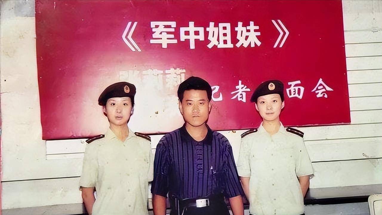 1999年國慶閱兵後,領隊的雙胞胎姐妹花聞名全國,後來