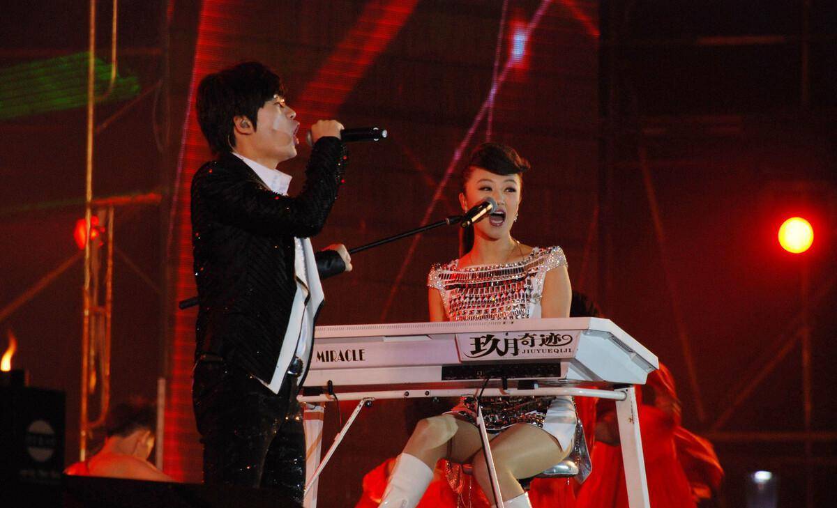 假如《星光大道》总冠军,亚军,季军重新排名你心中排名是怎样的_年度