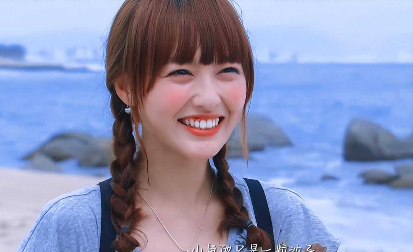 戴起眼镜,梳爆炸头,40岁唐嫣是彻底颠覆了_汪小姐_刘海_都市