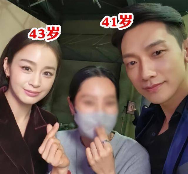 rain金泰熙合体拍广告,43岁金泰熙沧桑许多,两人生图引争议!