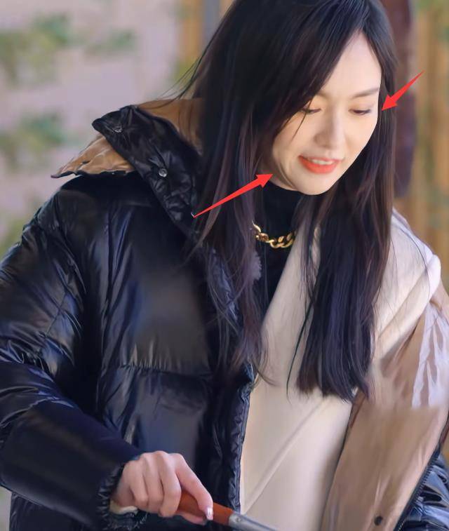 39岁唐嫣综艺首秀开播,表情崩了引争议,营销方式被群嘲!