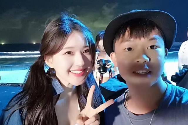赵露思爷爷因病去世,本人缺席微博之夜被谩骂,多位知情人发声_网友