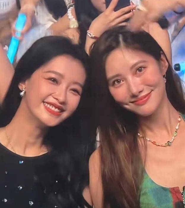 孙怡看薛之谦演唱会,戴236万名表身价疑过亿,女儿穿百元平价款_董子健