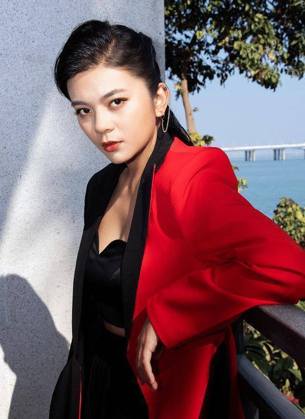 谈莉娜蹭热度却遭遇!