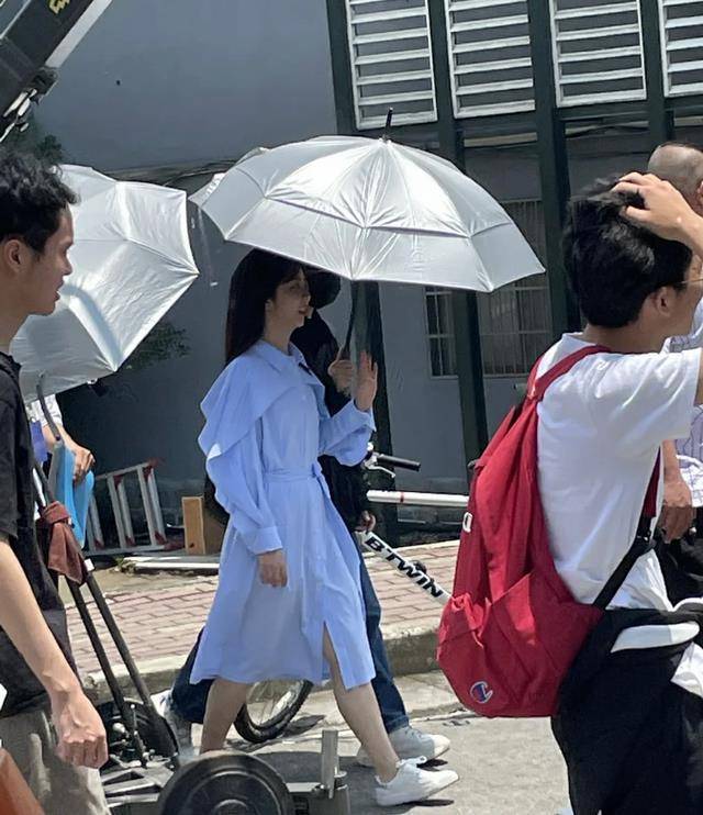 林更新和谭松韵新剧定档,两人片场生图流出,24cm身高差引关注_照片