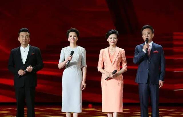 央视主持人周涛:与前夫离婚,找到真爱,嫁大8岁的丈夫收获幸福_姚科