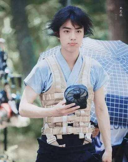 一起支持肖战大神给肖战p上女装,结果太惊艳!粉丝:倒数第二张最好看!