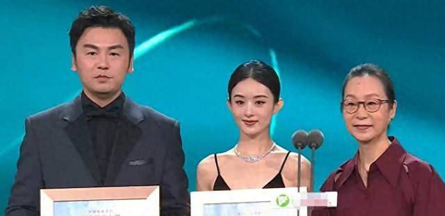 杨幂偷瞄魏大勋,赵丽颖失奖黑脸,根本掩饰不住_明星_观众_胜利者