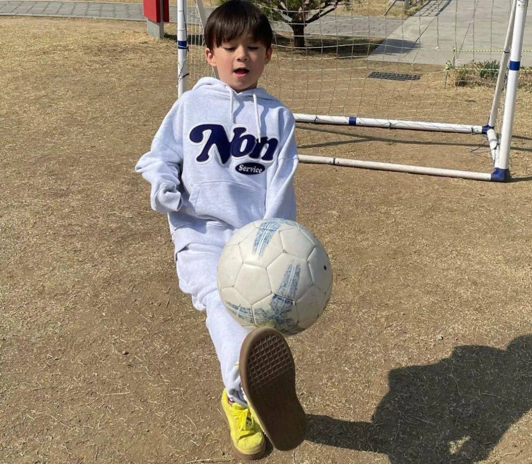 还记得表情包里的威廉和本特利吗?不足十岁粉丝百万?_sam_兄弟俩_爸爸