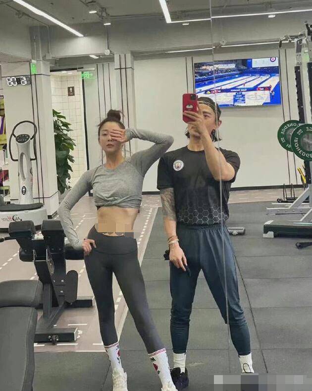 即便已经人过中年,殷桃仍旧没有放弃健身,并不向往白幼瘦的身材,而是