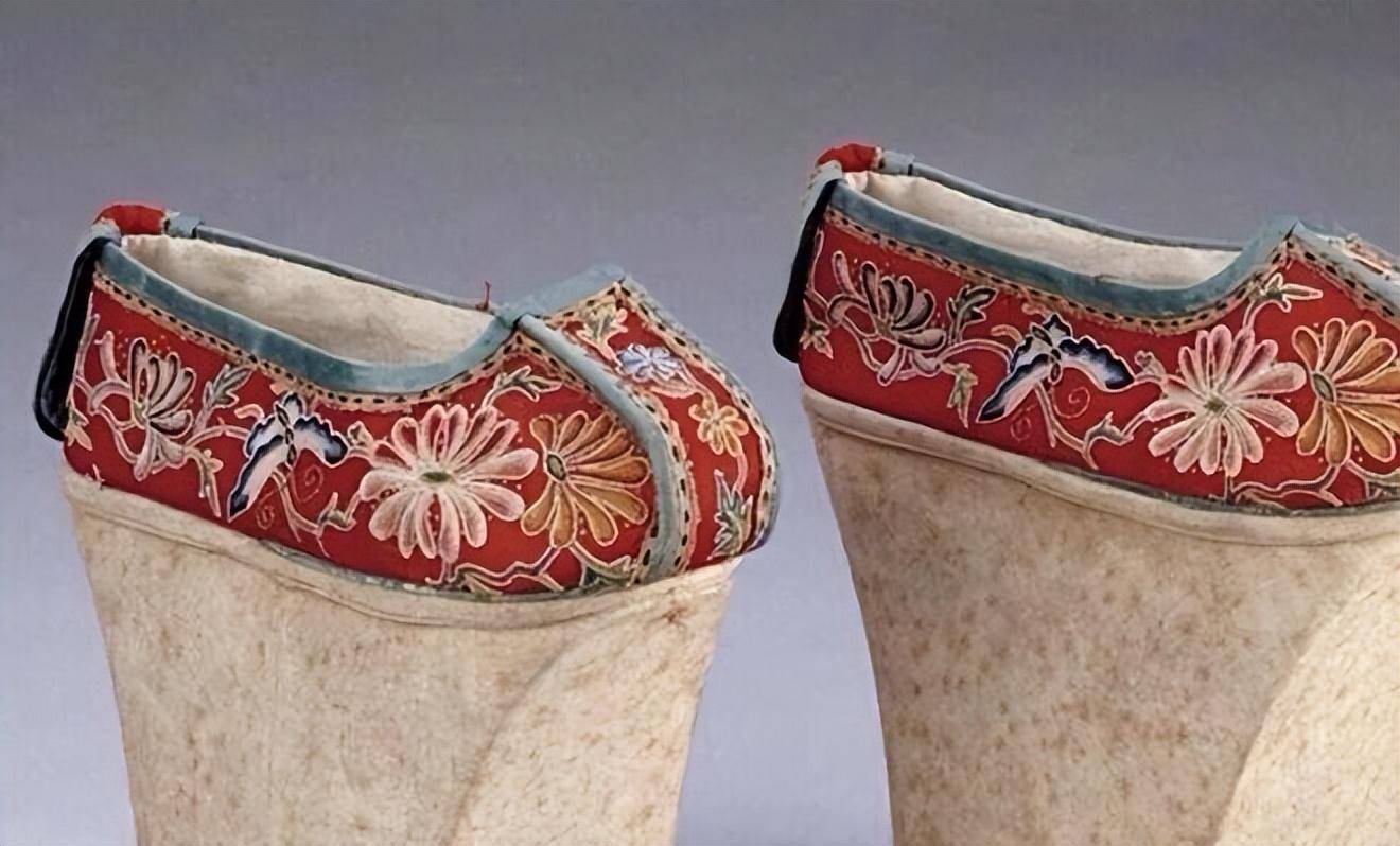 古人非常爱美和时尚:明朝皇后墓中发现11双高跟鞋