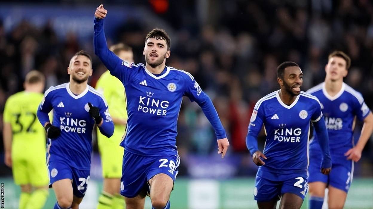 莱斯特城11轮不败领跑 前英超冠军强势回归_哈德斯菲尔德_赛季_主场