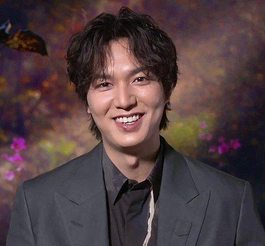 李敏镐晒照状态回春!