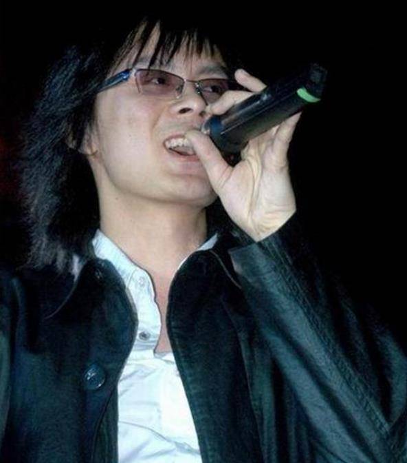 这一首歌被大家认为是唐磊写给"曾梦捷".