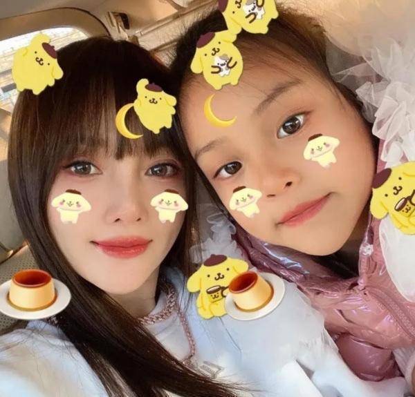 甜馨"逆袭式"长大,8岁近照完全长开了,五官越来越像李小璐_贾乃亮