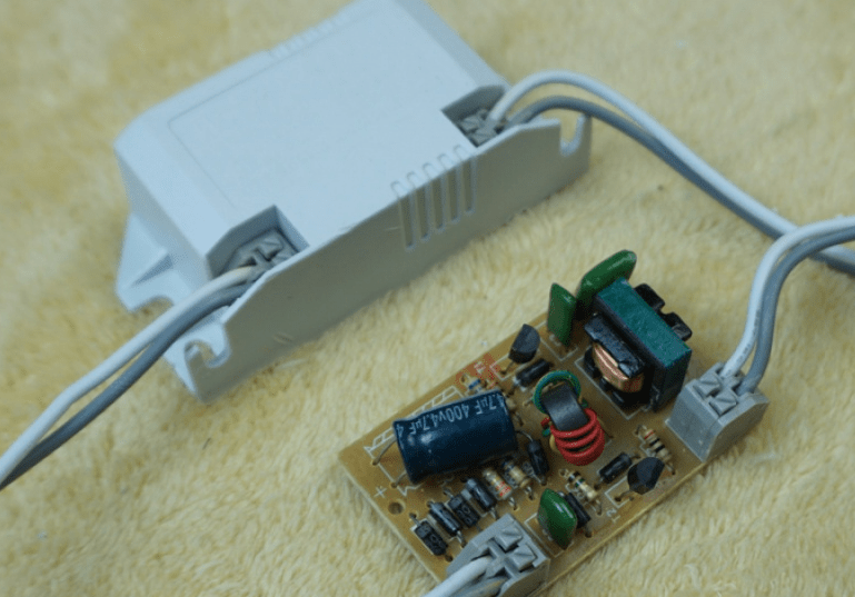 充电台灯有镇流器吗?揭秘护眼台灯工作原理