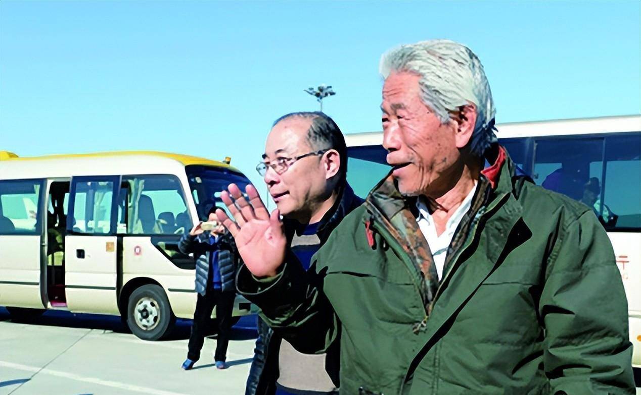 中国老兵滞留印度54年,在印度结婚生子,回国后忘记筷子怎么用_王琪