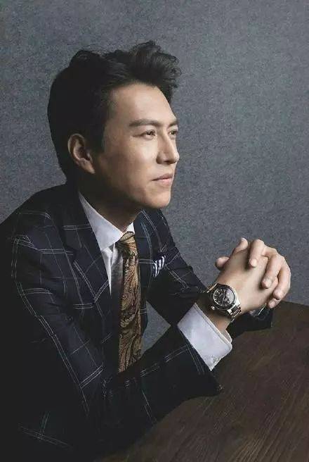 靳东这个帅的掉渣的男人在家是个什么样的呢?你们想知道吗?